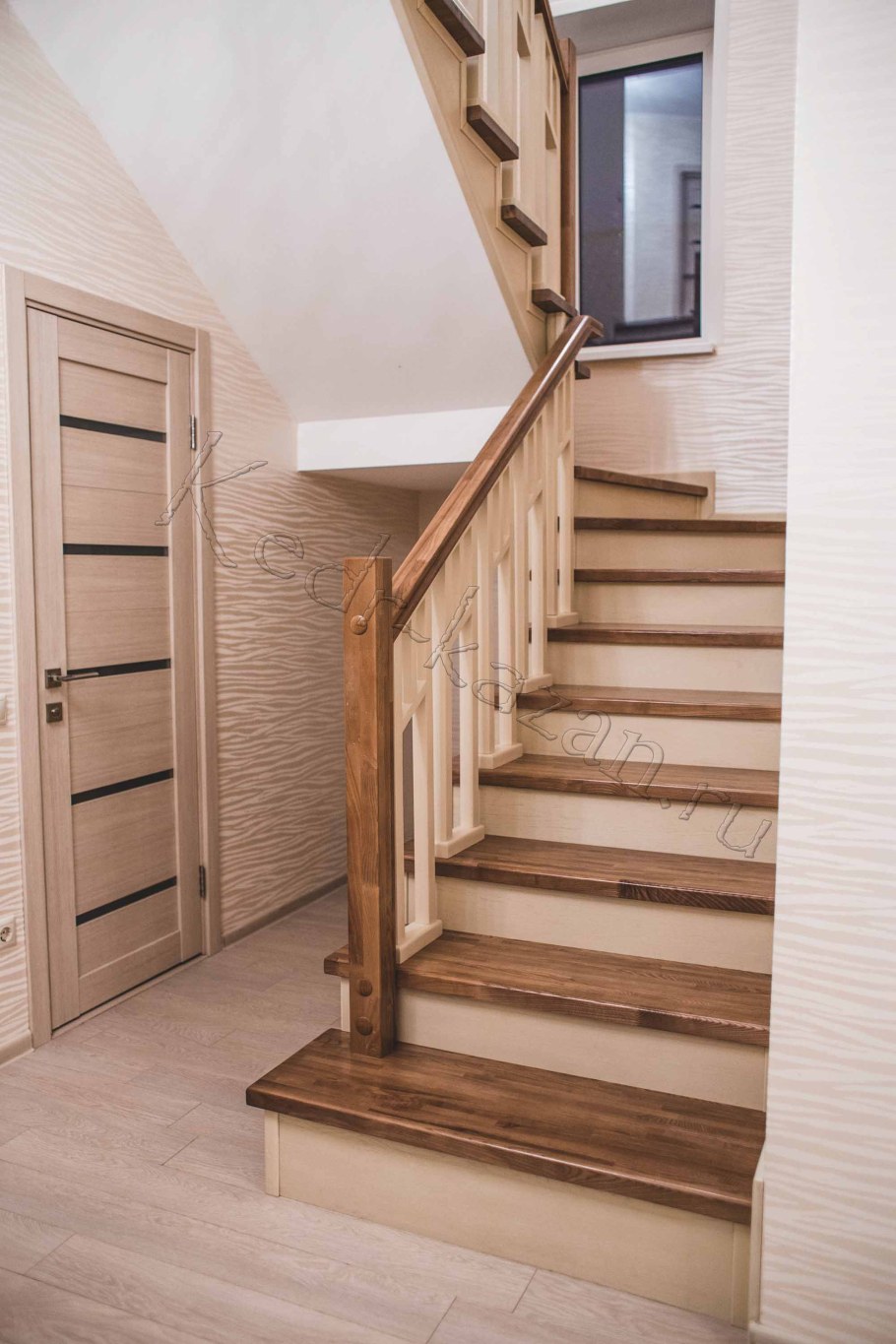 Закрытая межэтажная лестница