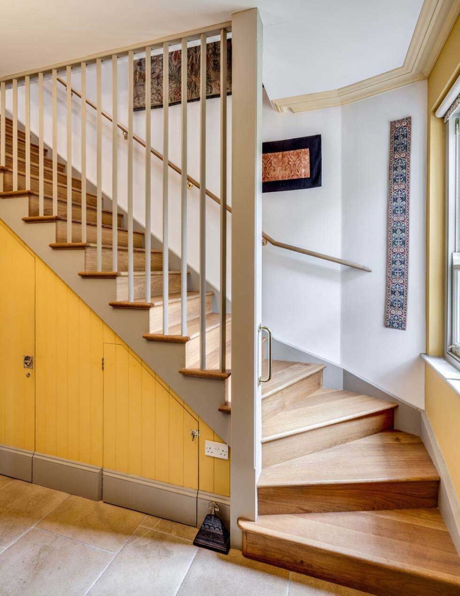 Загорождение на лестнице в частном доме