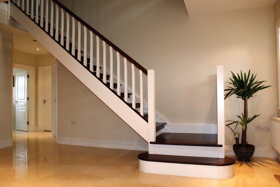 Лестница деревянная