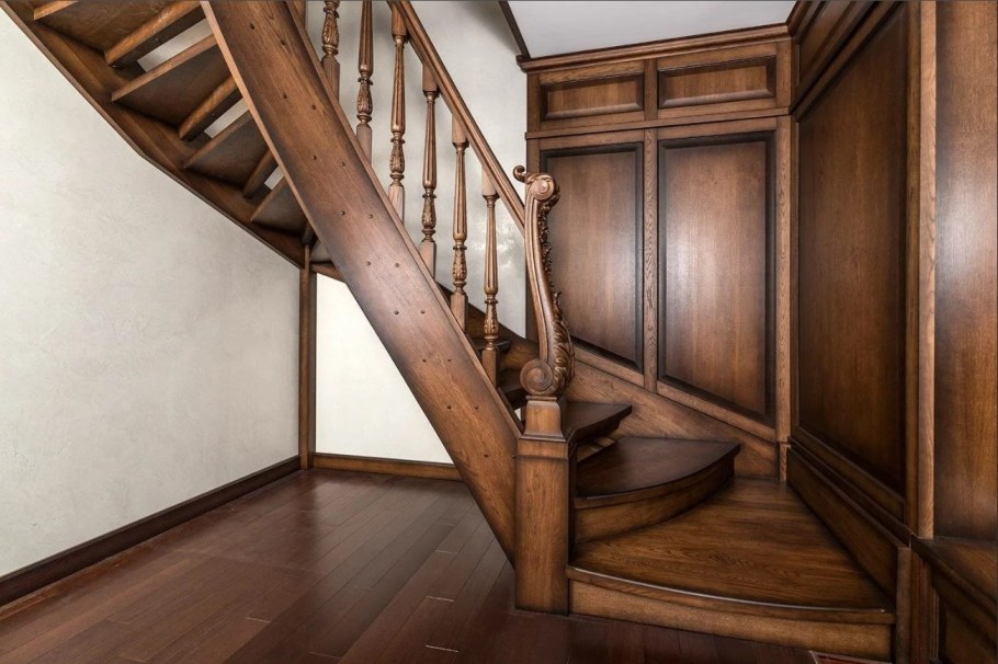 Лестница деревянная