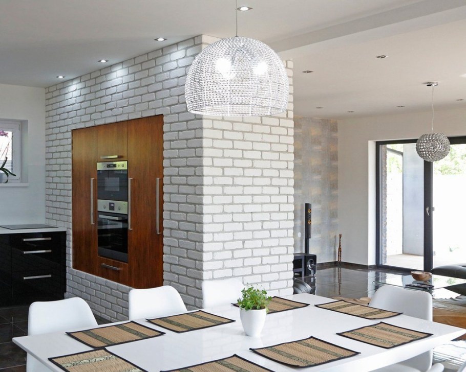 Гипсовая плитка в интерьере гостиной