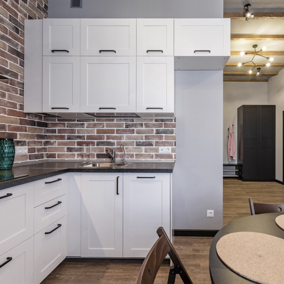 Декоративный кирпич на кухне