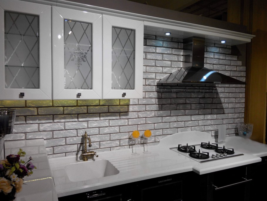 Плитка под кирпич для кухни на фартук