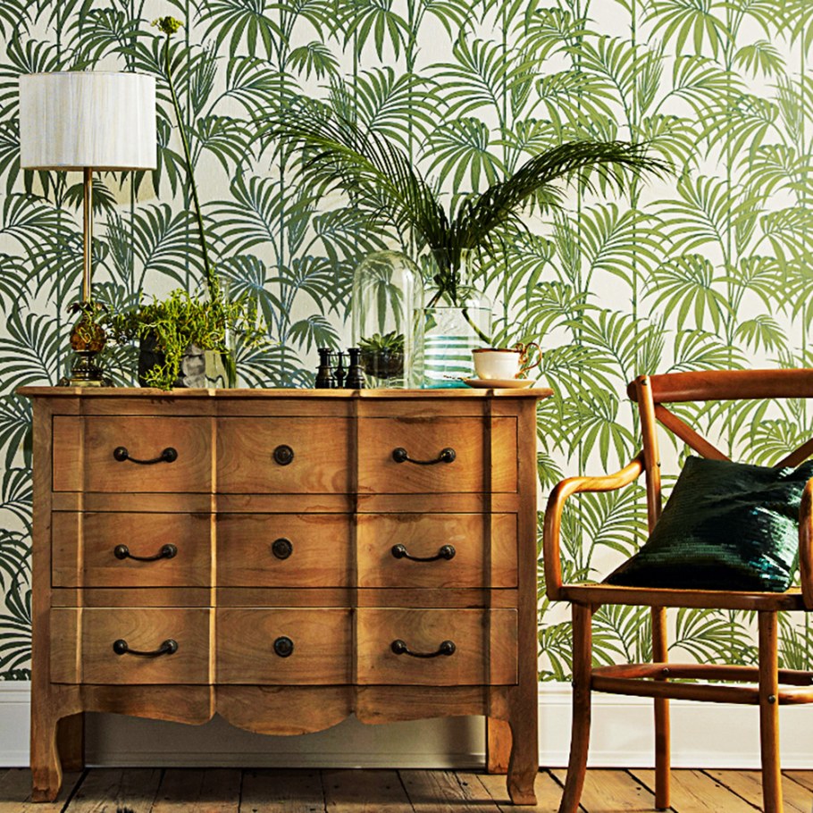 Обои с листьями в интерьере гостиной