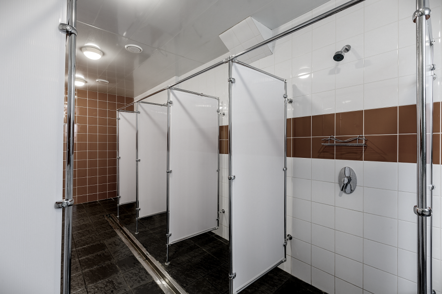 Перегородки для общественных душевых