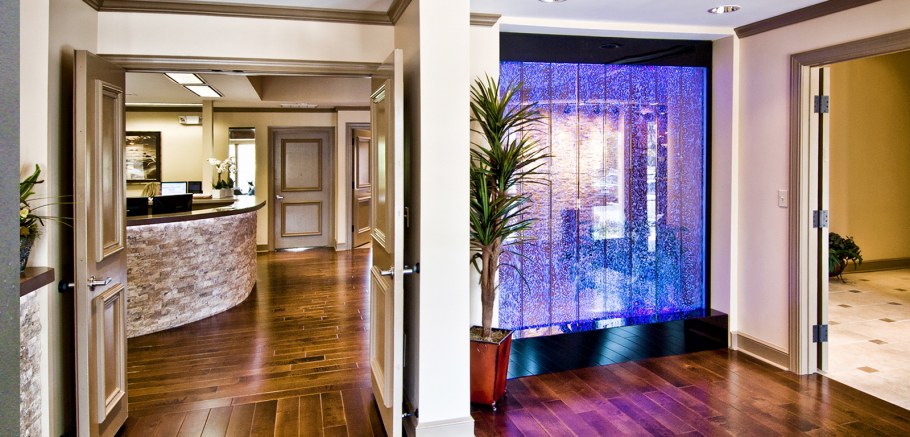 Подсветка колонн в интерьере