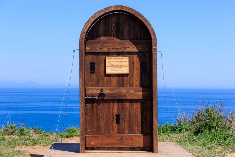 Красивая дверь в киоск