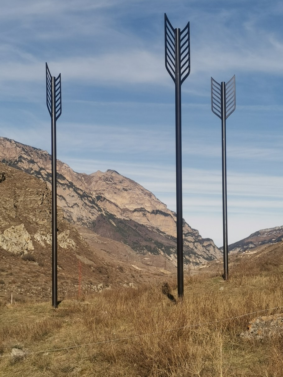 Арт объект в Северной Осетии стрелы