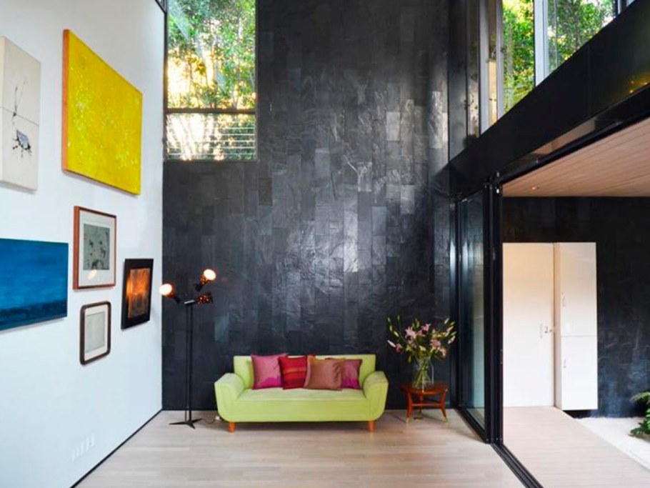 Стена черный сланец