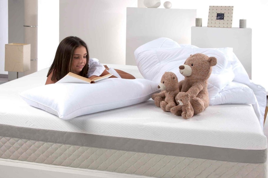 Кровать с матрасом