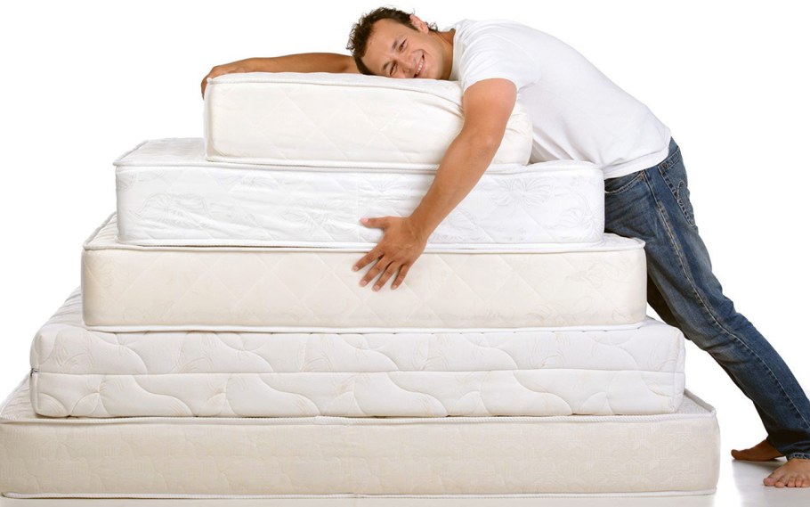 Человек на матрасе