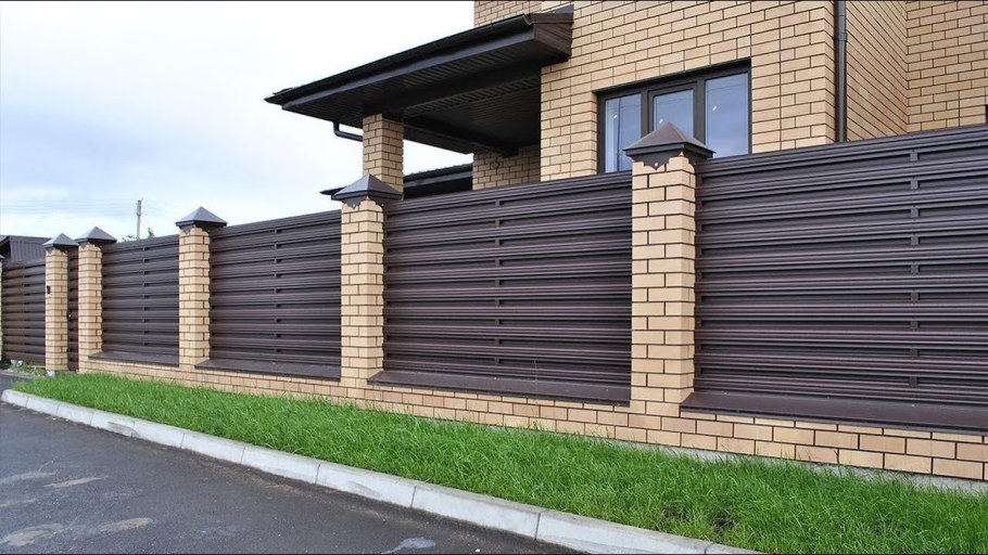 Забор из евроштакетника горизонтально