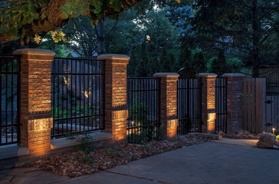 Красивый кирпичный забор