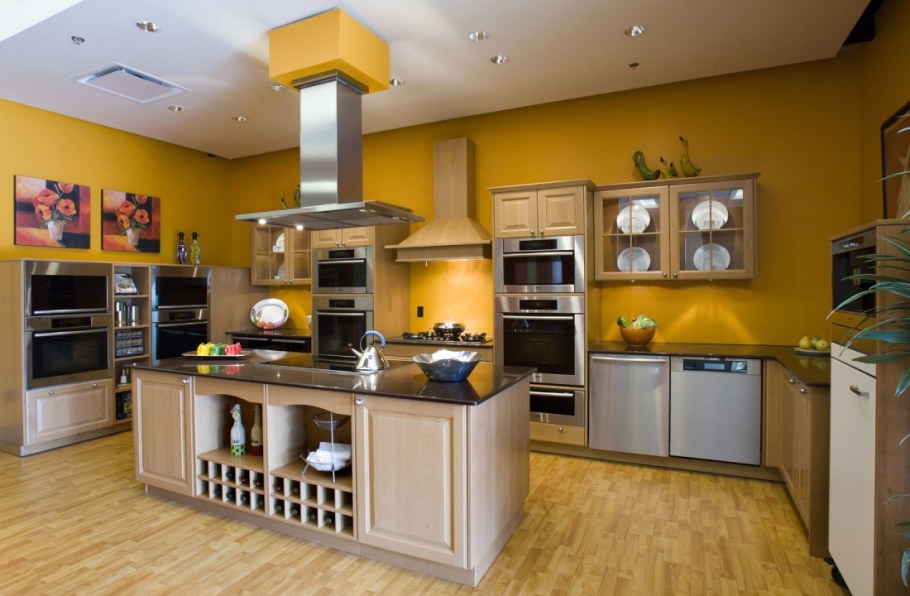 Желтые стены на кухне