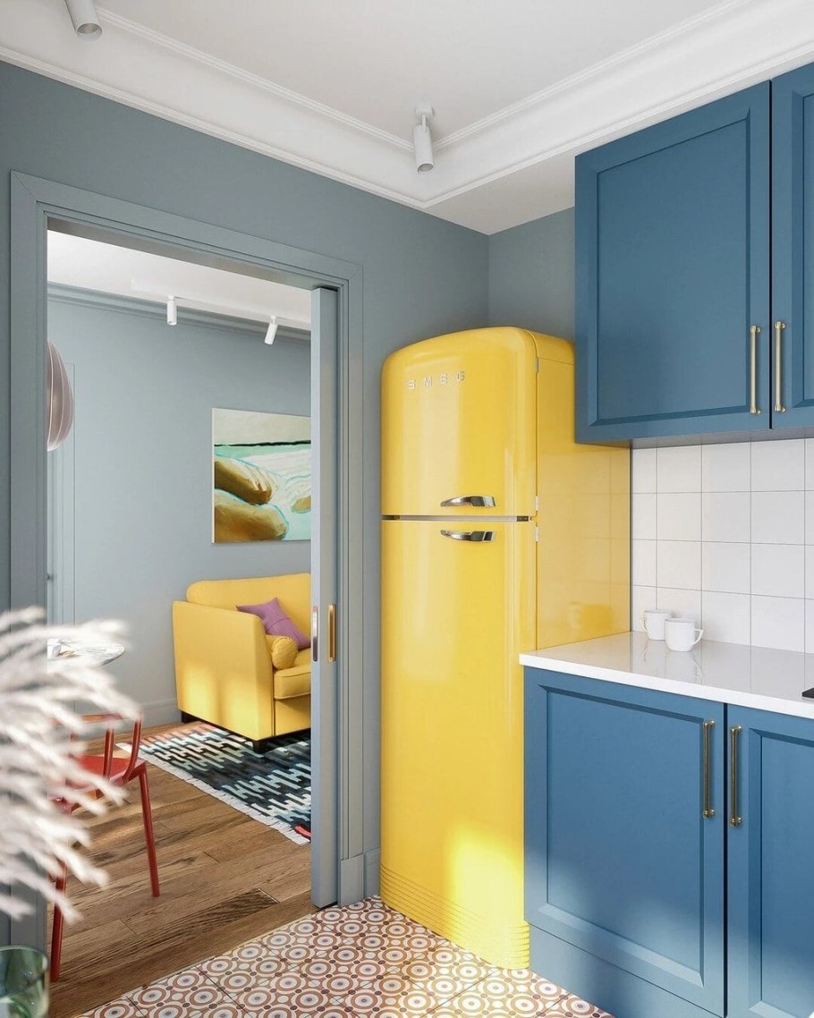 Холодильник желтого цвета