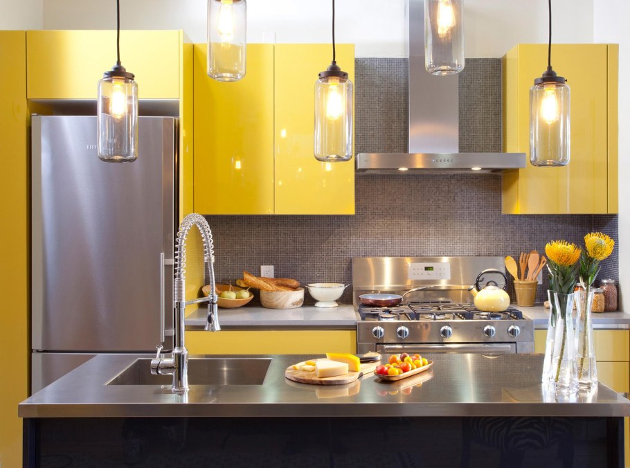 Желто серая кухня