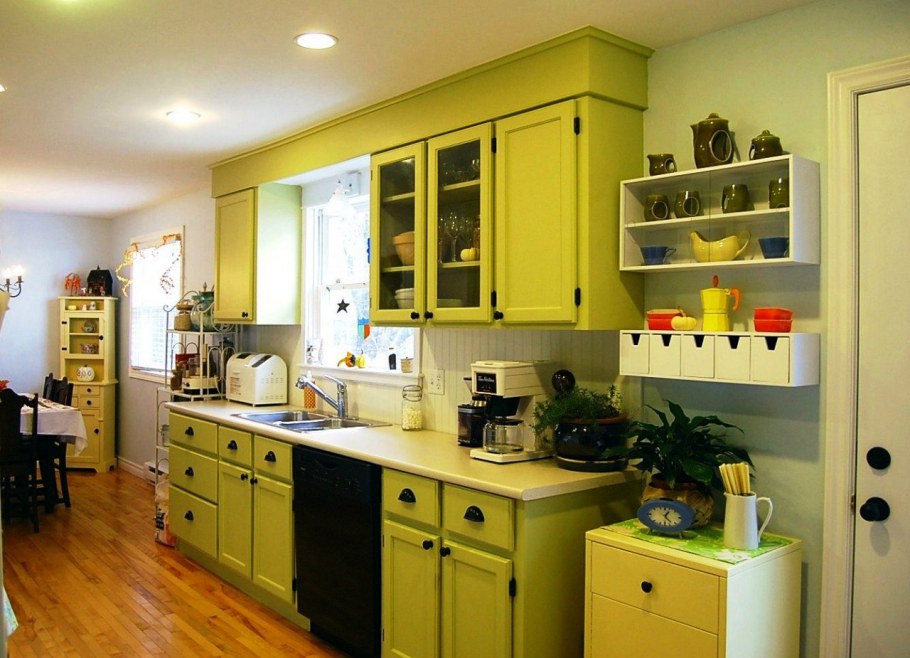 Фисташковая кухня в интерьере