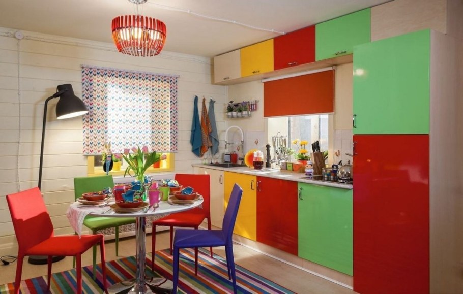 Яркая кухня