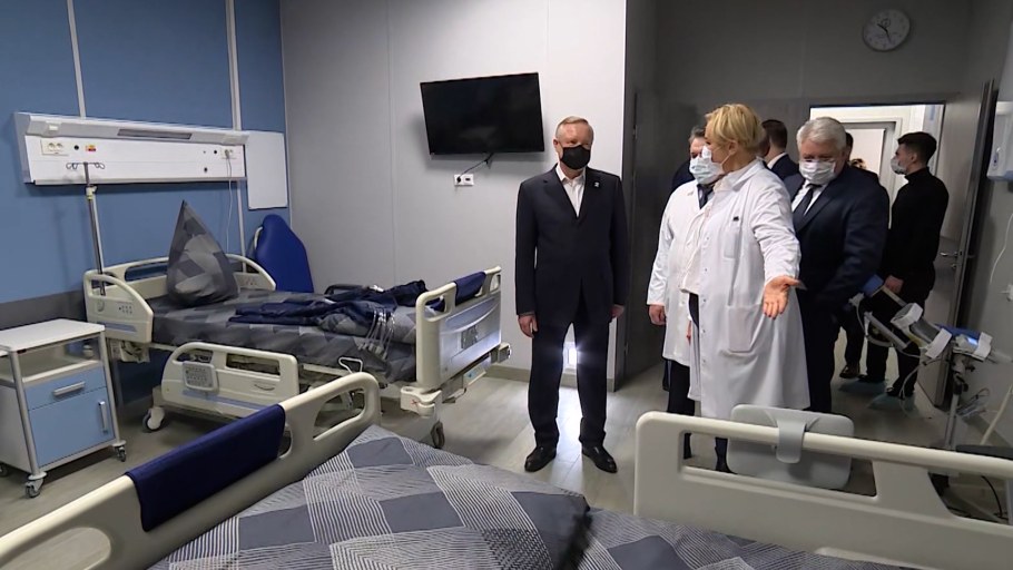 Здание Александровской больницы в Петербурге