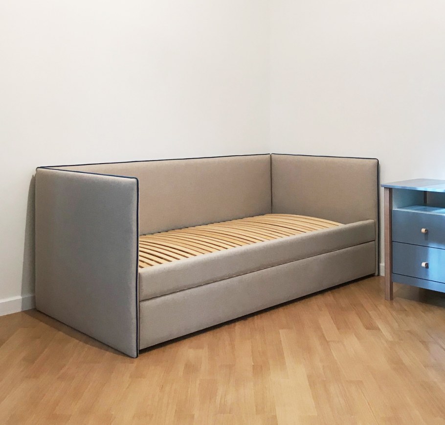 Односпальная кровать с мягкими бортами