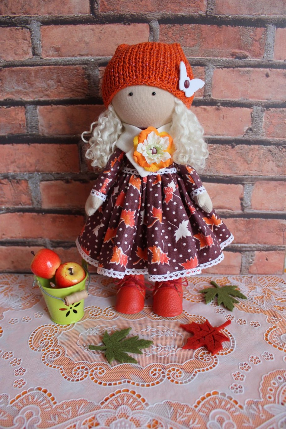 Сделать весенне-осенний наряд для текстильной куклы своими руками