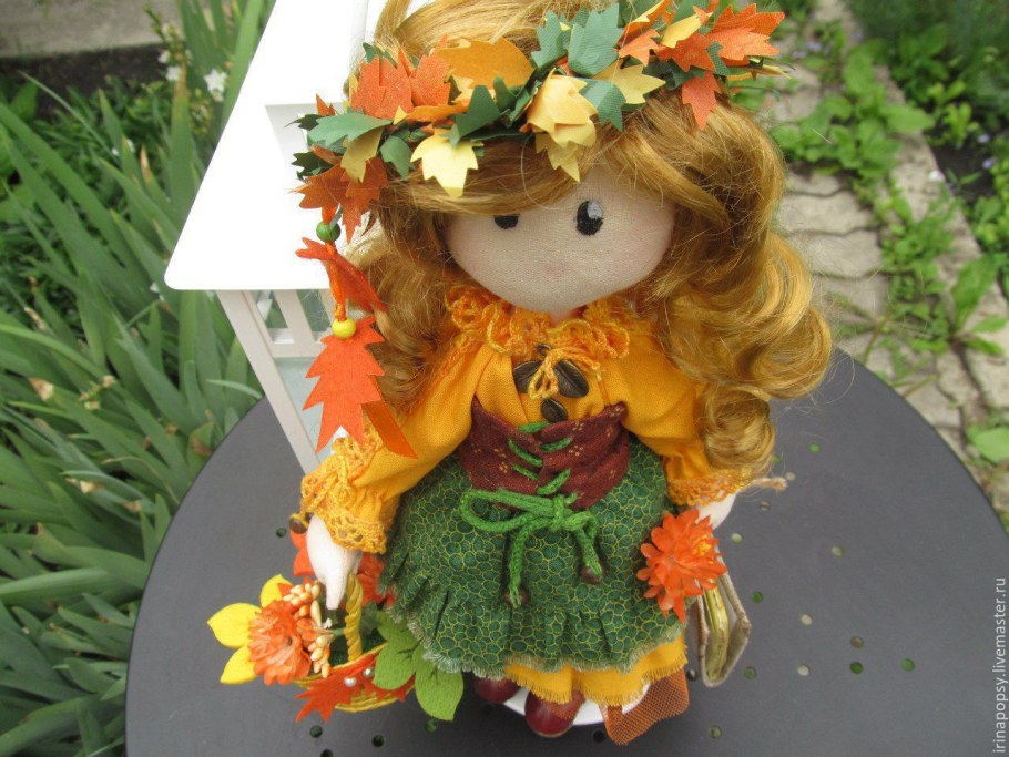 Текстильная кукла осень