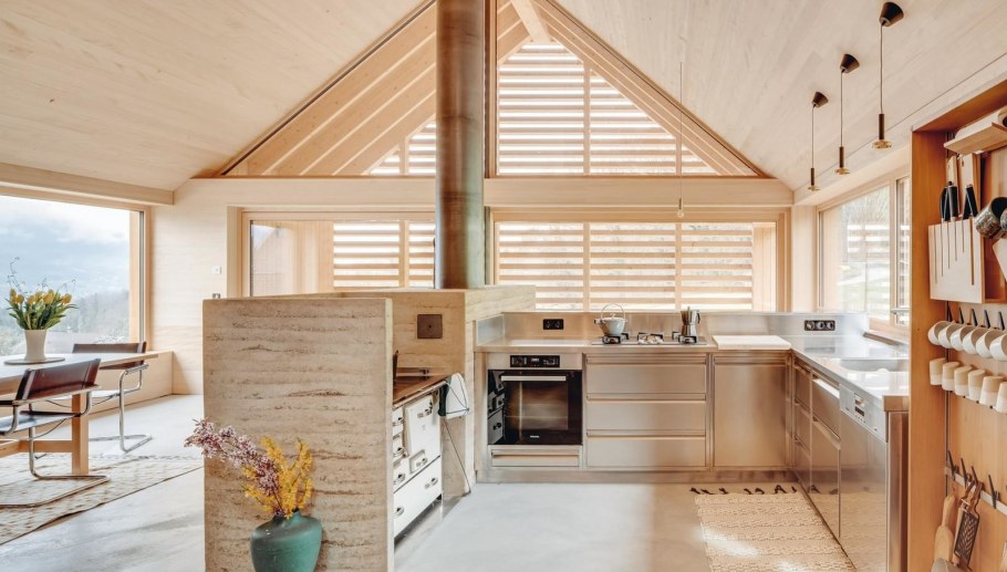 Кухня в каркасном доме