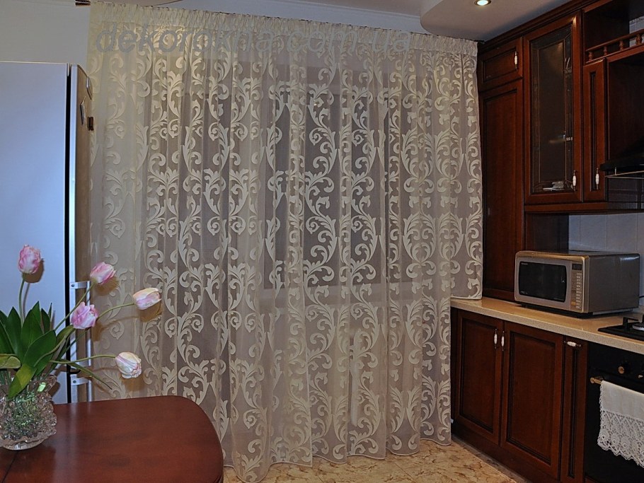 Тюль на кухне в интерьере