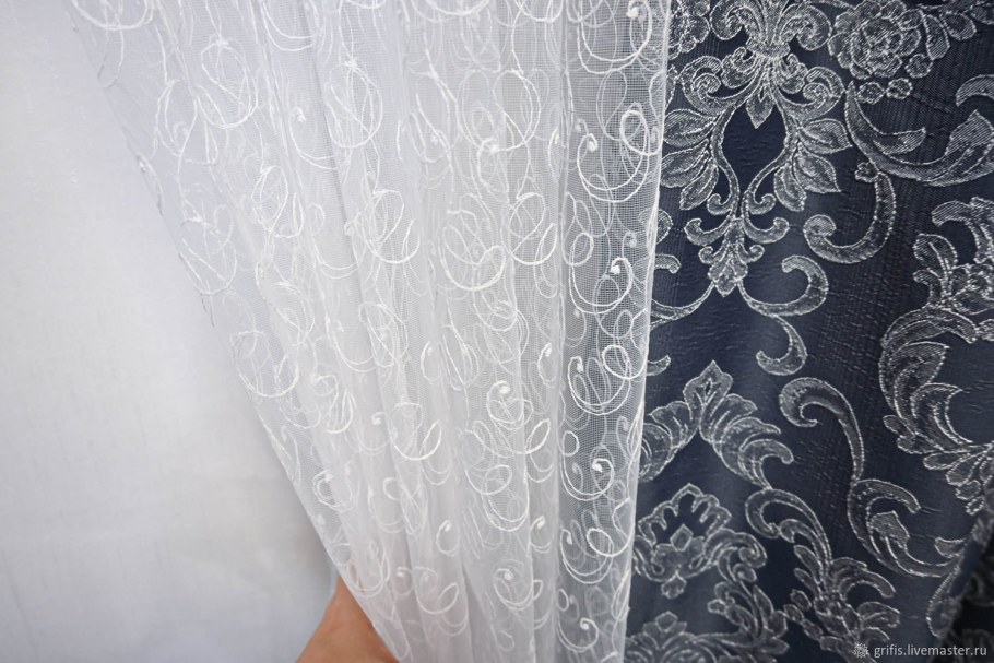 Тюль белая с вензелями