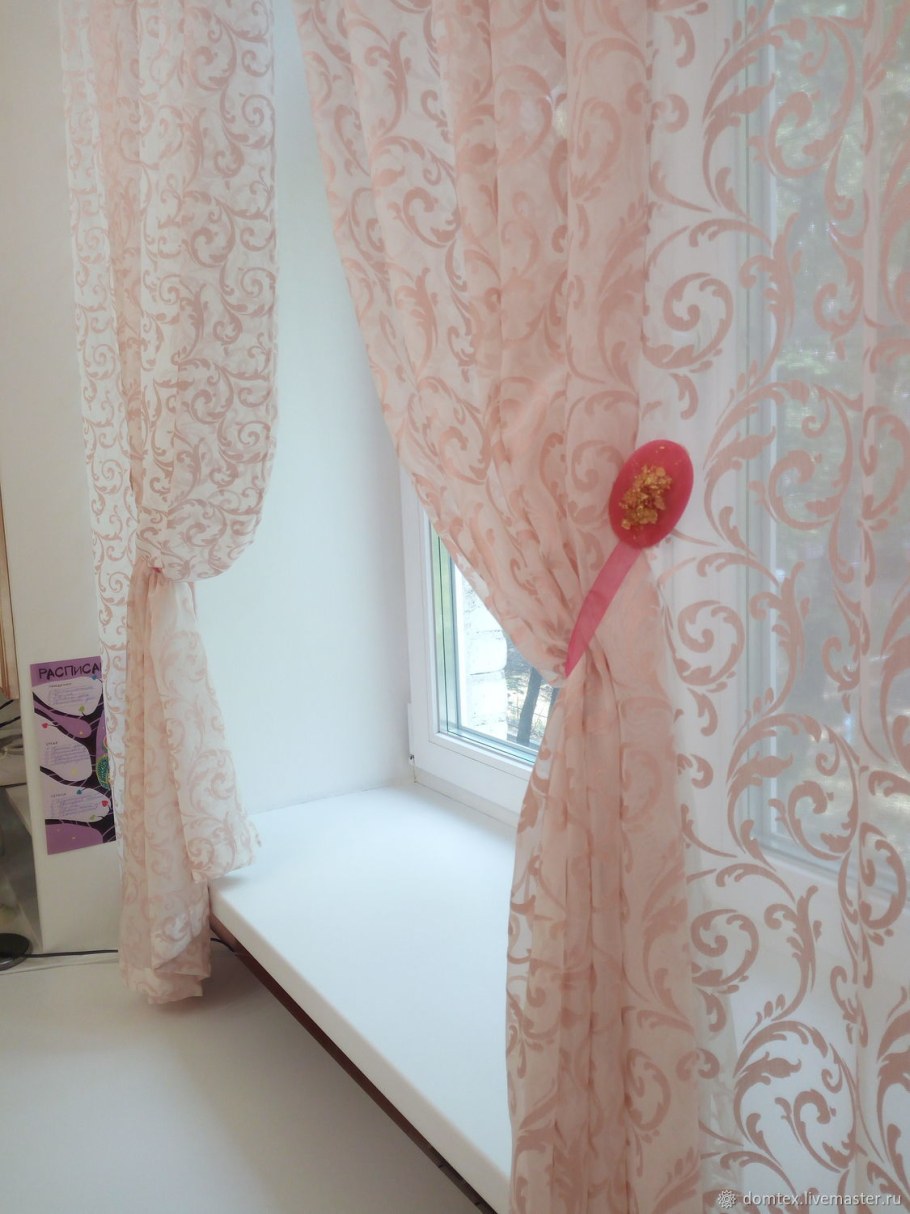 Розовая тюль