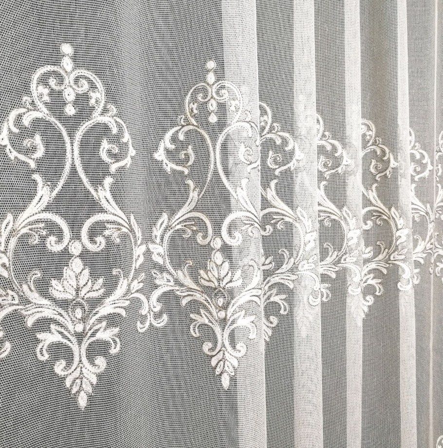 Тюль с вензелями