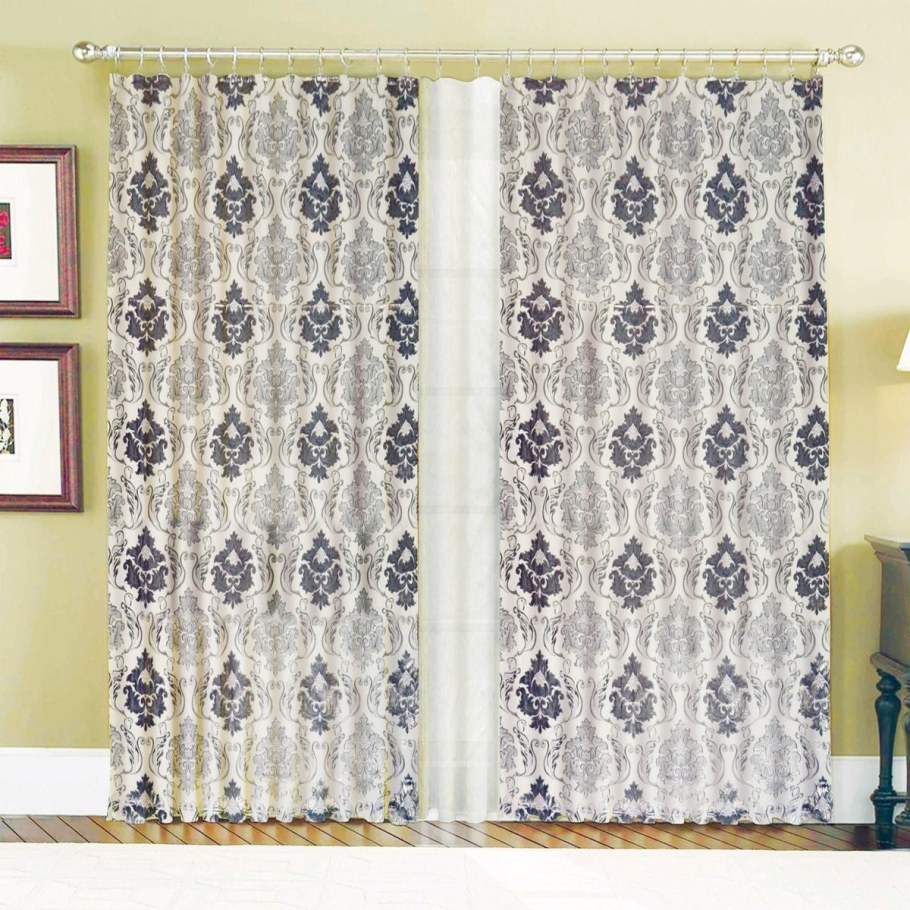 Тюль с вензелями