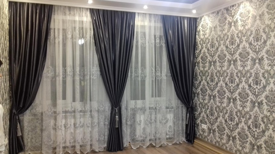 Шторы в зал с вензелями