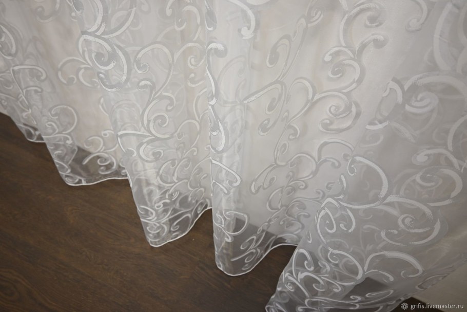 Органза с вензелями