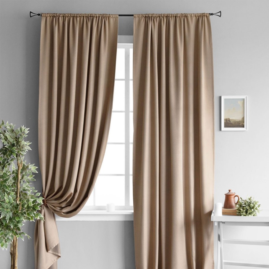 Коричневые портьеры