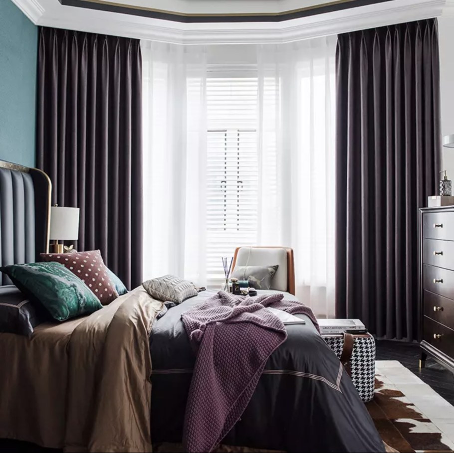 Шоколадные шторы в интерьере