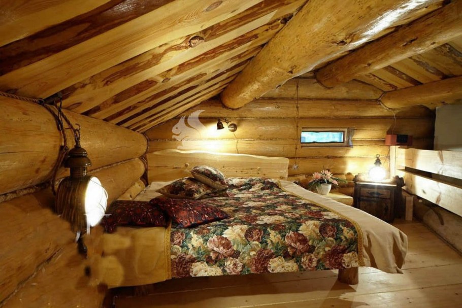 Интерьер бани из бревна