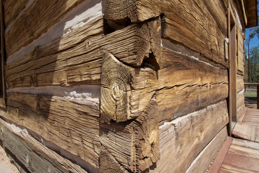 Отделка необрезной доской