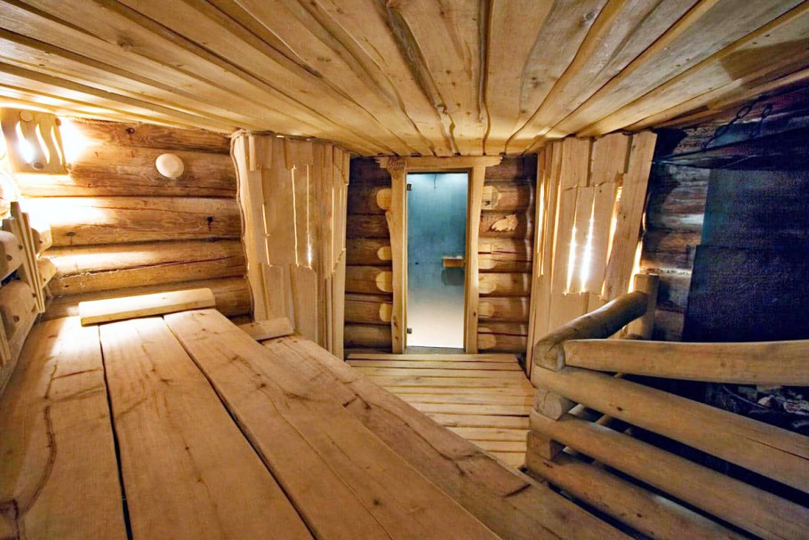 Отделка необрезной доской