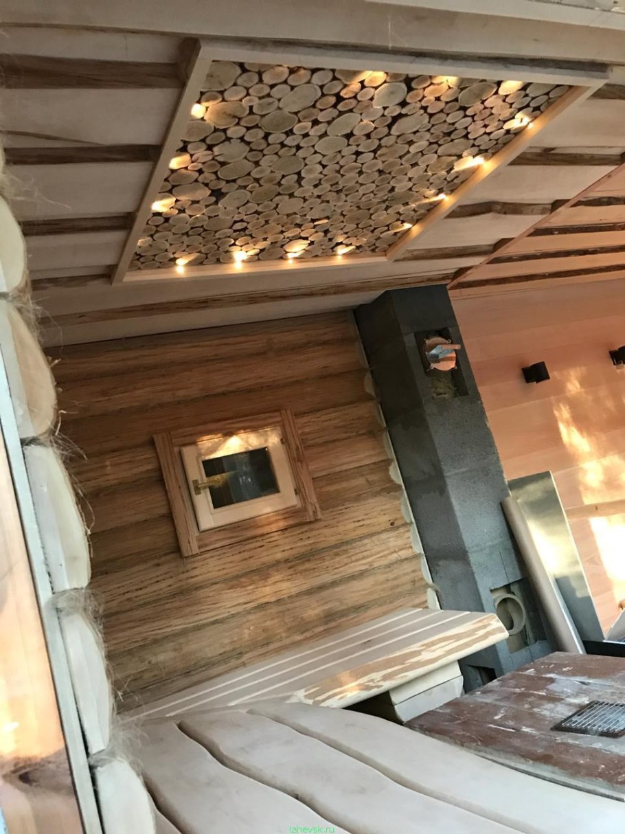 Потолок из необрезной доск