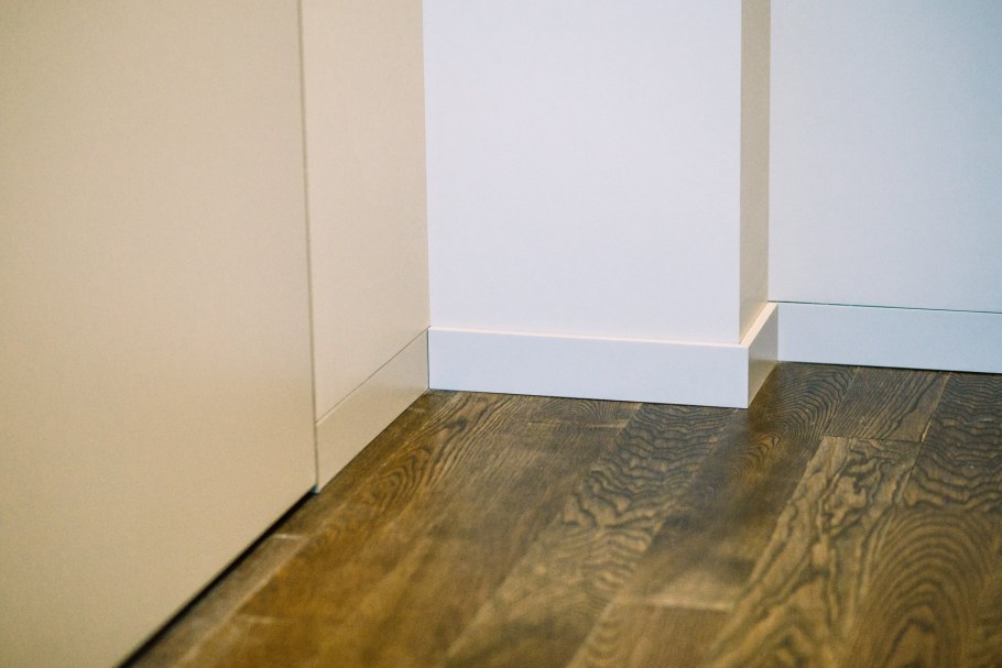 Микроплинтус лайн Ликорн с-05.25.3 чёрный