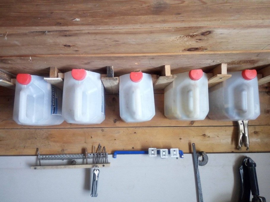 Ящики из канистр для гаража