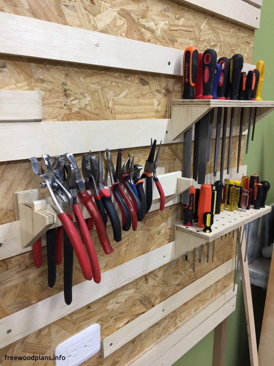 Стеллаж для инструментов в гараже