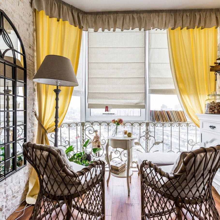 Лоджия в деревенском стиле