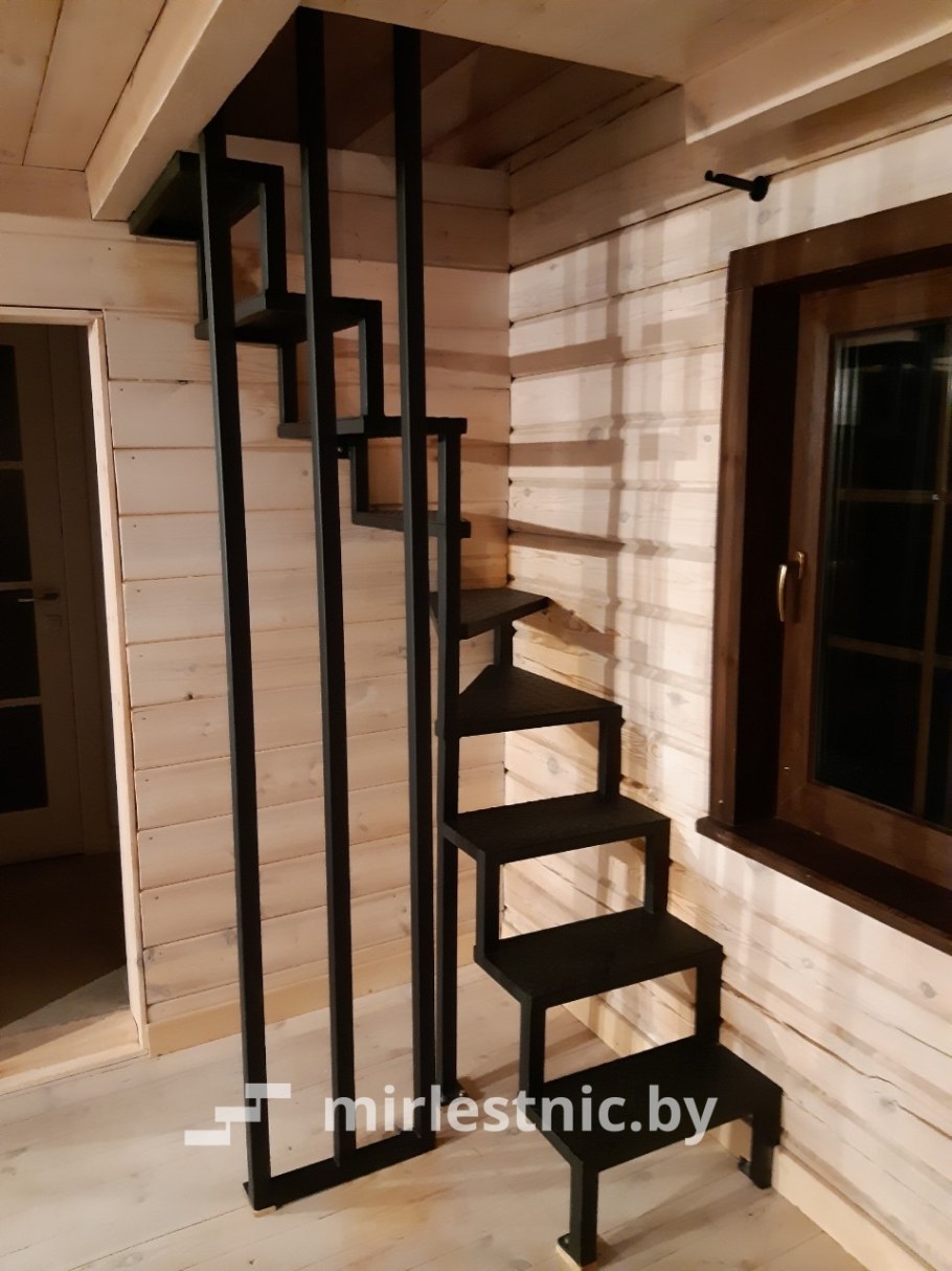 Винтовая лестница для дачи