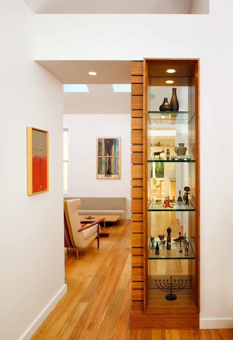 Перегородка для зонирования кухни и прихожей