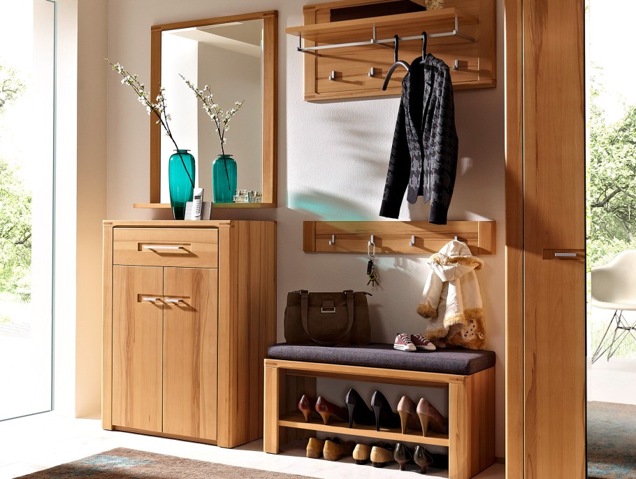 Открытый шкаф в прихожую