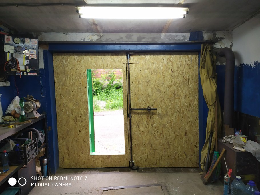 Ворота гаража изнутри