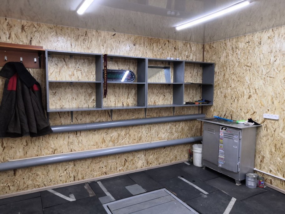 Гараж отделанный ОСП