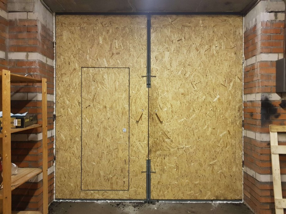 Обшивка гаража ОСП внутри